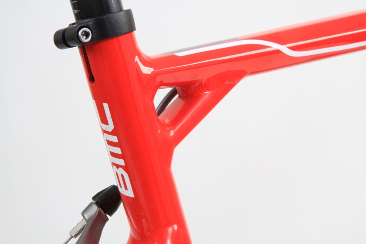 BMC granfondo GF02 振動吸収性能とダイレクトな乗り味を兼備